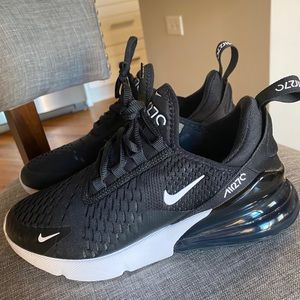 Nike Air Max 270 (Women’s shoe)